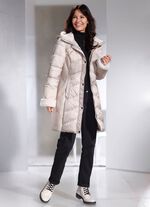 Kort kappa i en modern materialmix 