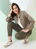 Kavaj med sneda fickor 