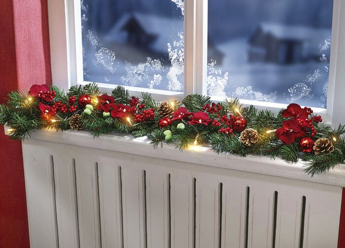 Upplyst girlang med grangrenar 