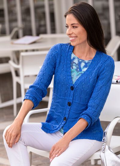 Cardigan gjord av bandgarn 