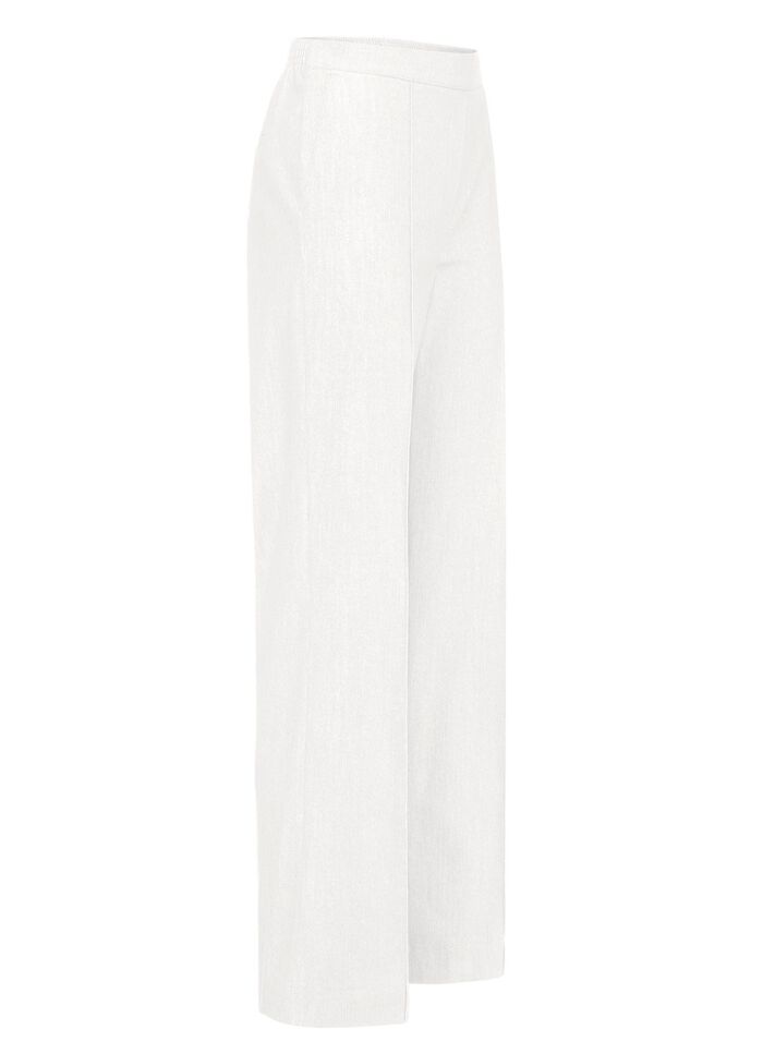 Jeans med l&auml;tt utsv&auml;ngda ben 