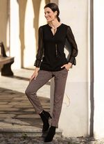 Byxor i aktuell minimalistisk design 