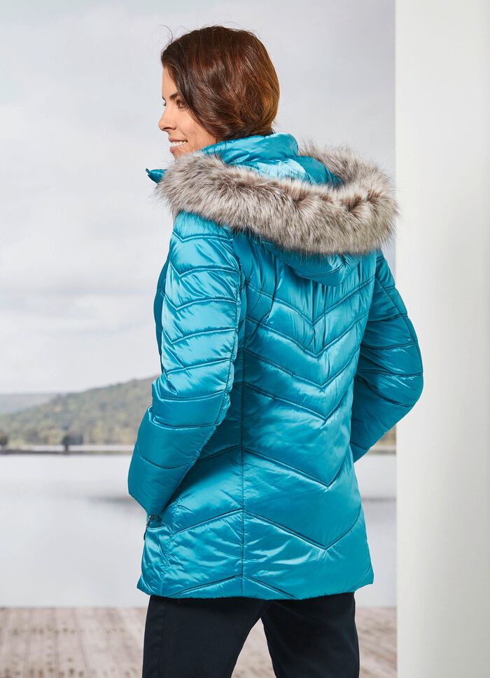 Jacka med avtagbar kant i fuskp&auml;ls 