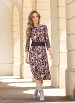 Kl&auml;nning med inl&auml;gg i l&auml;derimitation 