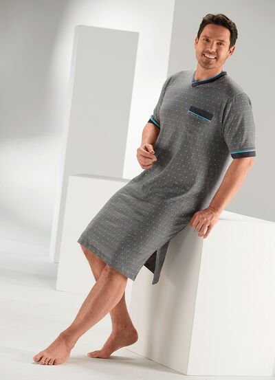 Tv&aring;delat nattlinne med V-ringning och slits i sidan 