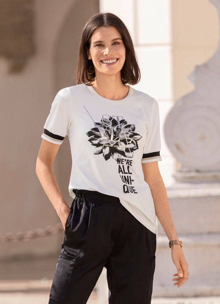 Skjorta med flatlocks&ouml;m i halsringningen 