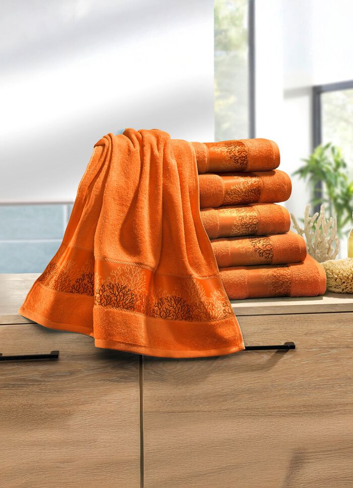 Mjuk frott&eacute;serie med h&ouml;gkvalitativ jacquardkant 