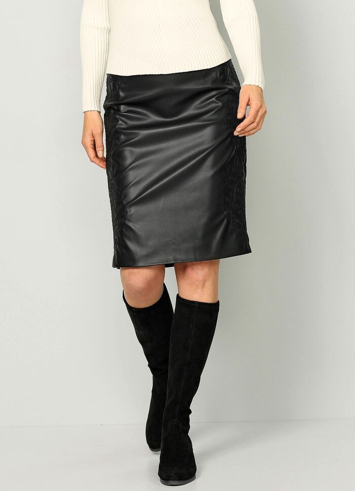 Kjol med vacker dekorativ quiltning 