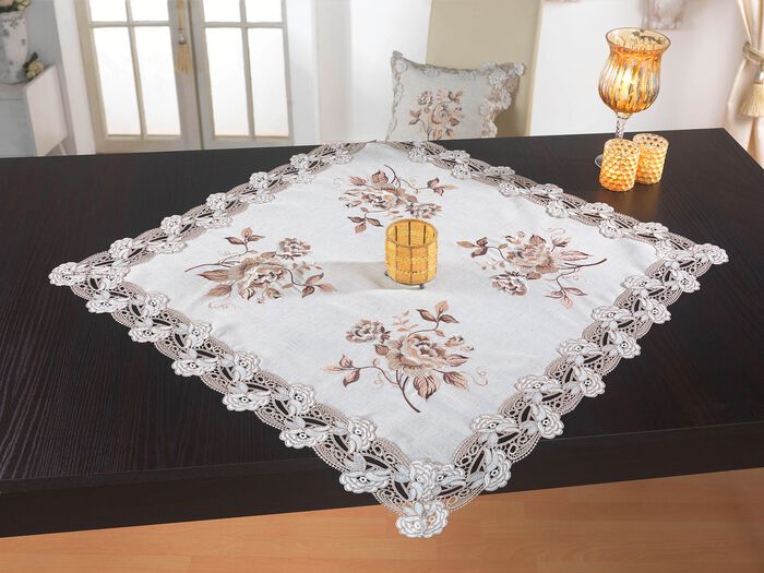 Bords- och rumsdekoration med spetsb&aring;rd 