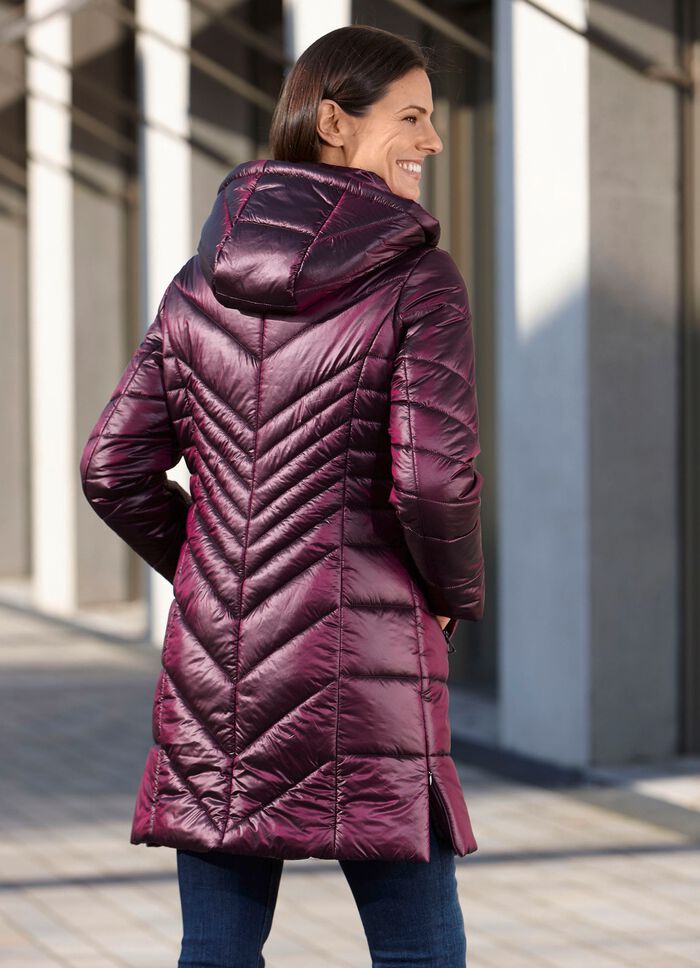 Kort kappa med slitsar i sidorna 