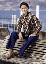 Blus med lekfulla volanger, 