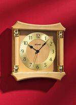 V&auml;ggklocka i massivt tr&auml; BOK