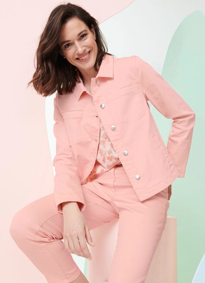 jeansjacka med stiltypiska s&ouml;mmar 