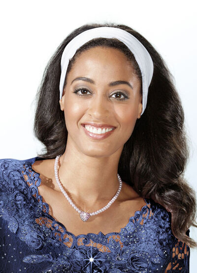 Halsband med dekorativa pärlor och strass hjärta 