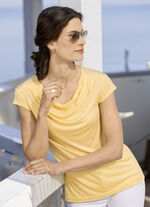 Skjorta med ovanlig halsringning 