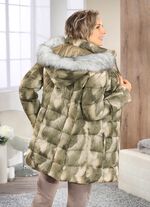 Jacka med design i fuskp&auml;lslook 