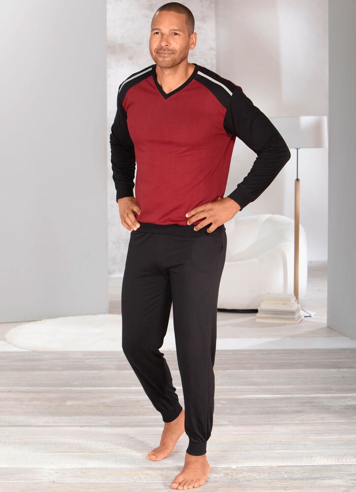 Paket med tv&aring; pyjamasar med V-ringning och muddar 