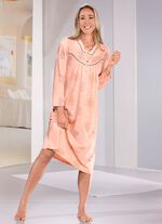 Vadl&aring;ng nattlinne med knappsl&aring; och l&aring;nga &auml;rmar 