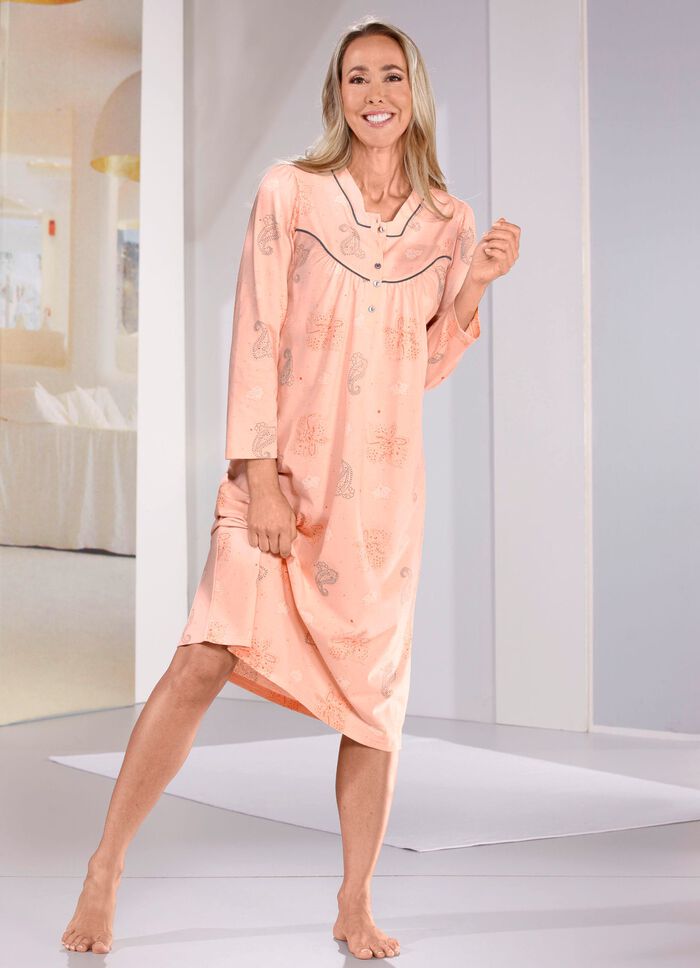 Vadl&aring;ng nattlinne med knappsl&aring; och l&aring;nga &auml;rmar 