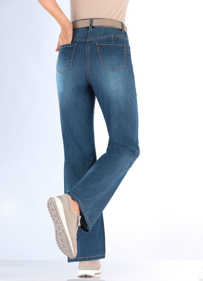 Moderiktiga jeans i 5-ficksform 