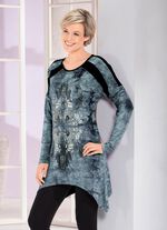 L&aring;ng skjorta i aktuell batiklook i 2 f&auml;rger 