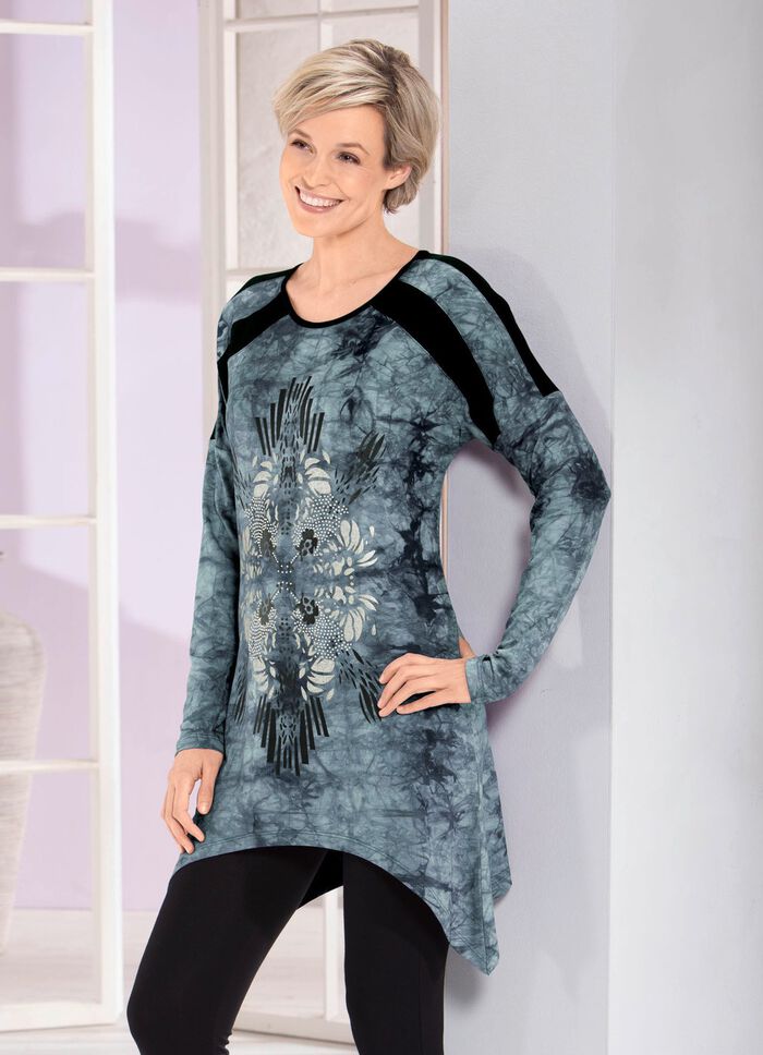 L&aring;ng skjorta i aktuell batiklook i 2 f&auml;rger 