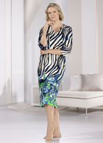 Vadlång nattlinne från Laurina med fint kantmönster 