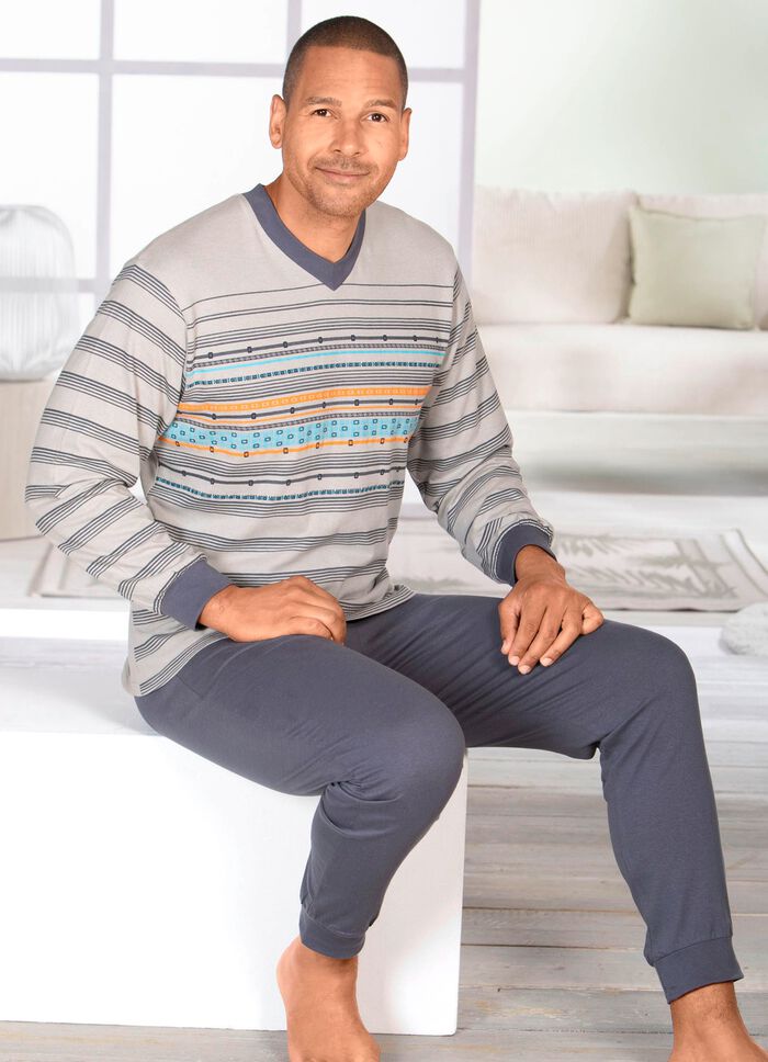 Set: Pyjamas och V-ringade shorts 