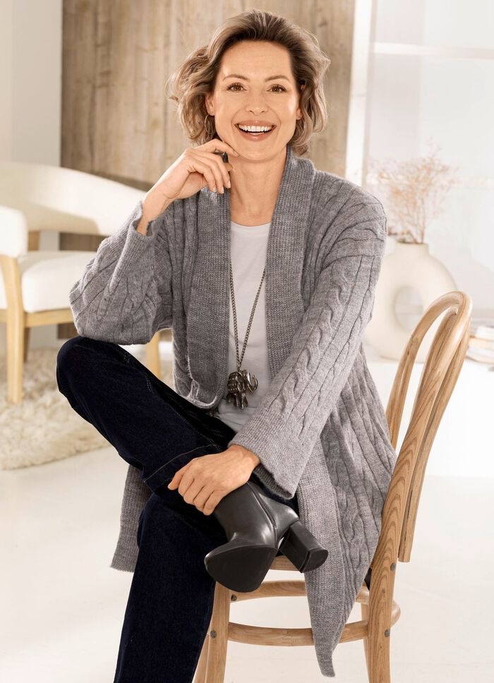 l&aring;ng kofta med kabelm&ouml;nster 