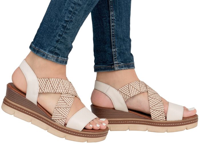 Remonte sandal med fl&auml;tade detaljer LJUSBEIGE-SAND