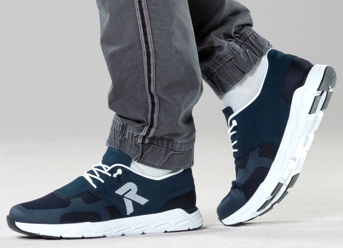 Rieker sneakers med elastisk dekorativ sn&ouml;rning M&Ouml;RKBL&Aring;