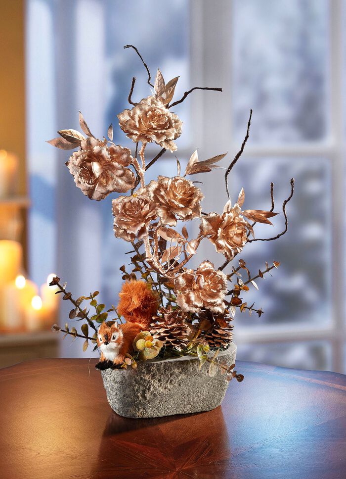 Rosarrangemang i en sk&aring;l 