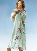 Nattlinne med V-ringning och l&aring;nga &auml;rmar 