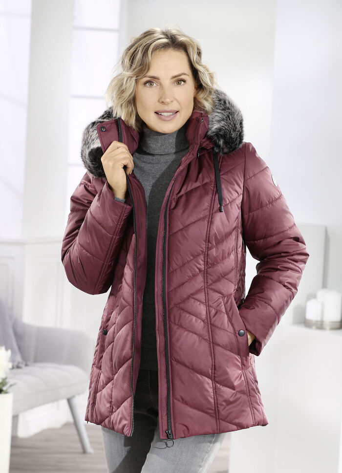 Jacka med avtagbar fuskp?lskant p? luvan 