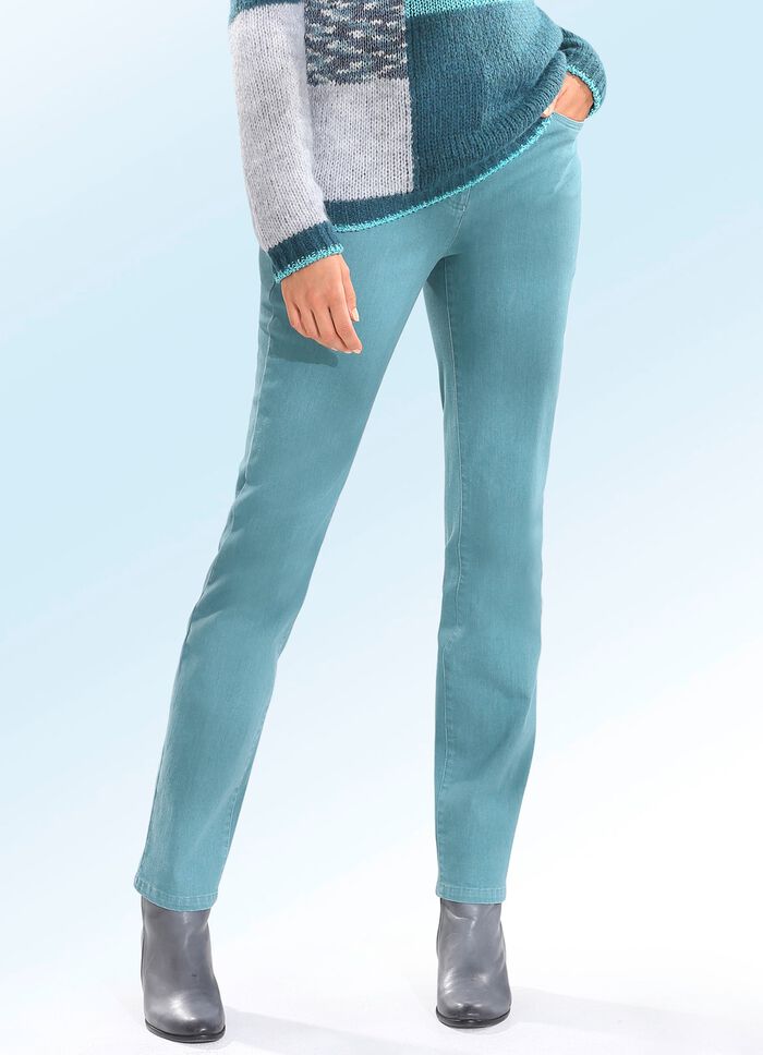 Superbekv&auml;ma jeans i 5-ficksmodell 