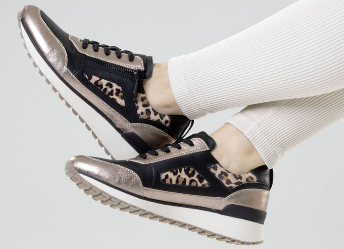 Caprice, trendiga damsneakers, vidd G, med uttagbar lädersula SVART-BRONS