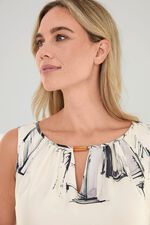 Kl&auml;nning med slits 