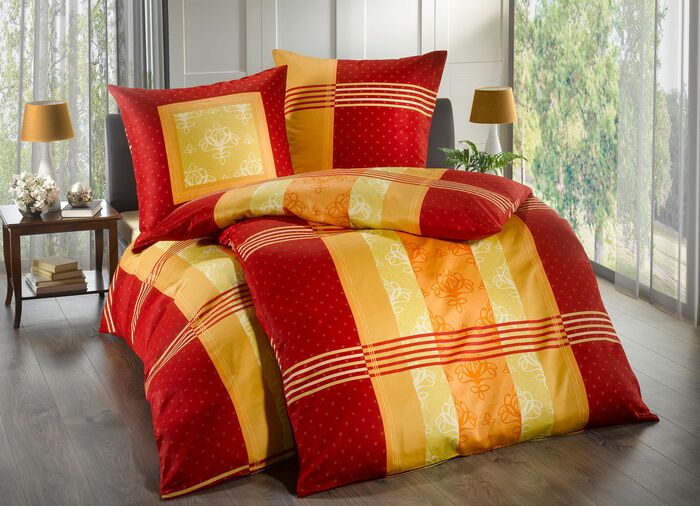 Elegant set med s&auml;ngkl&auml;der fr&aring;n Kaeppel R&Ouml;D