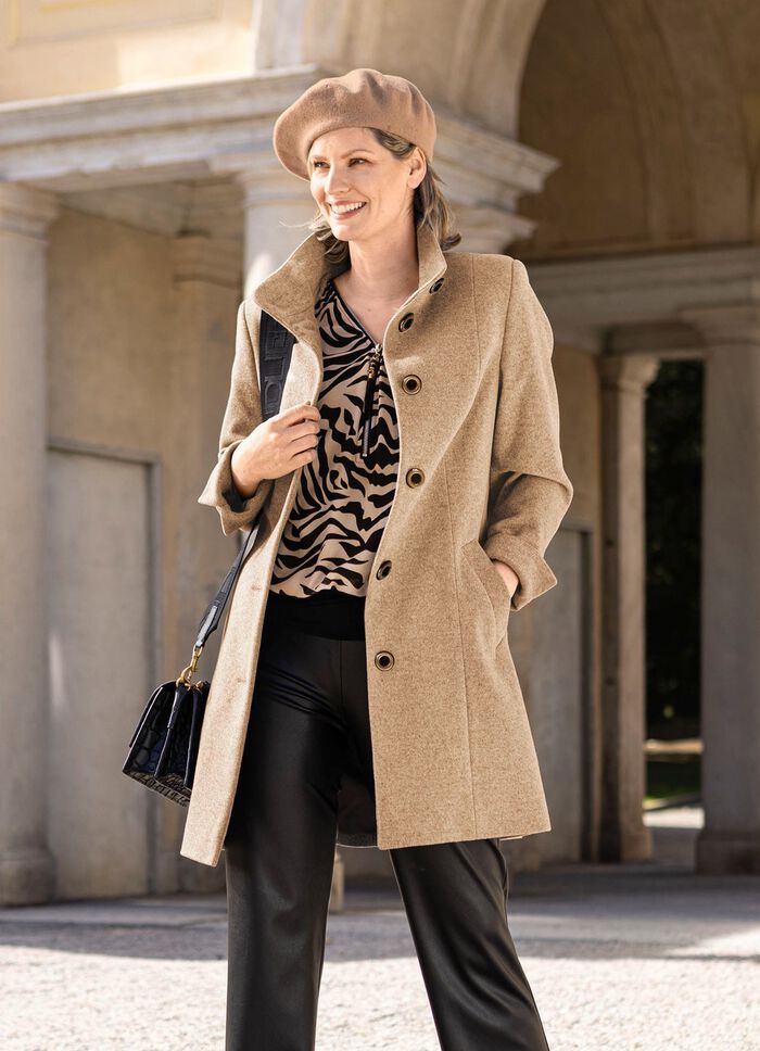 Kort rock med uppst&aring;ende krage 