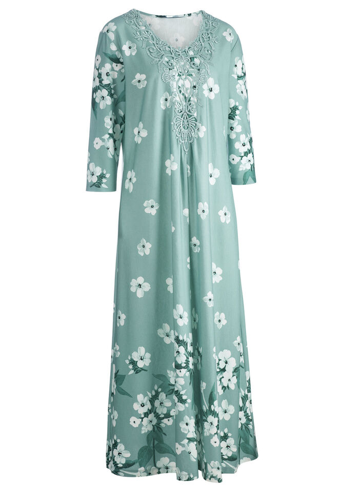 Nattlinne från "Laurina" med spetsmotiv vid halsringningen JADE