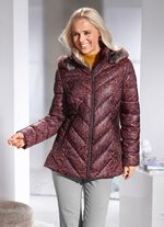 Jacka med fuskp&auml;lsfoder i huvan 