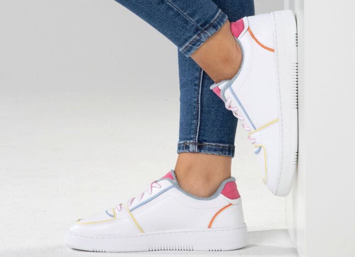 ELENA EDEN sneakers i nappal&auml;der VIT-F&Auml;RGGLAD