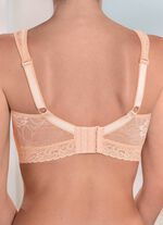 BH med sj&auml;lvh&auml;ftande band f&ouml;r perfekt passform 