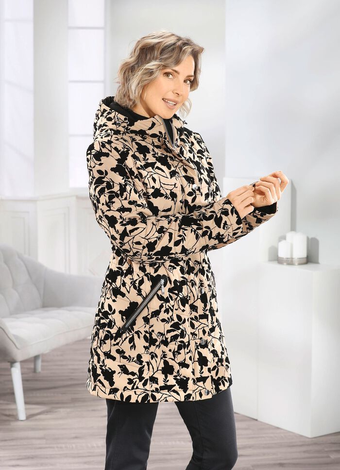 Jacka med dekorativ design 