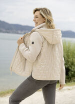 Jacka med trendig laserquiltning 