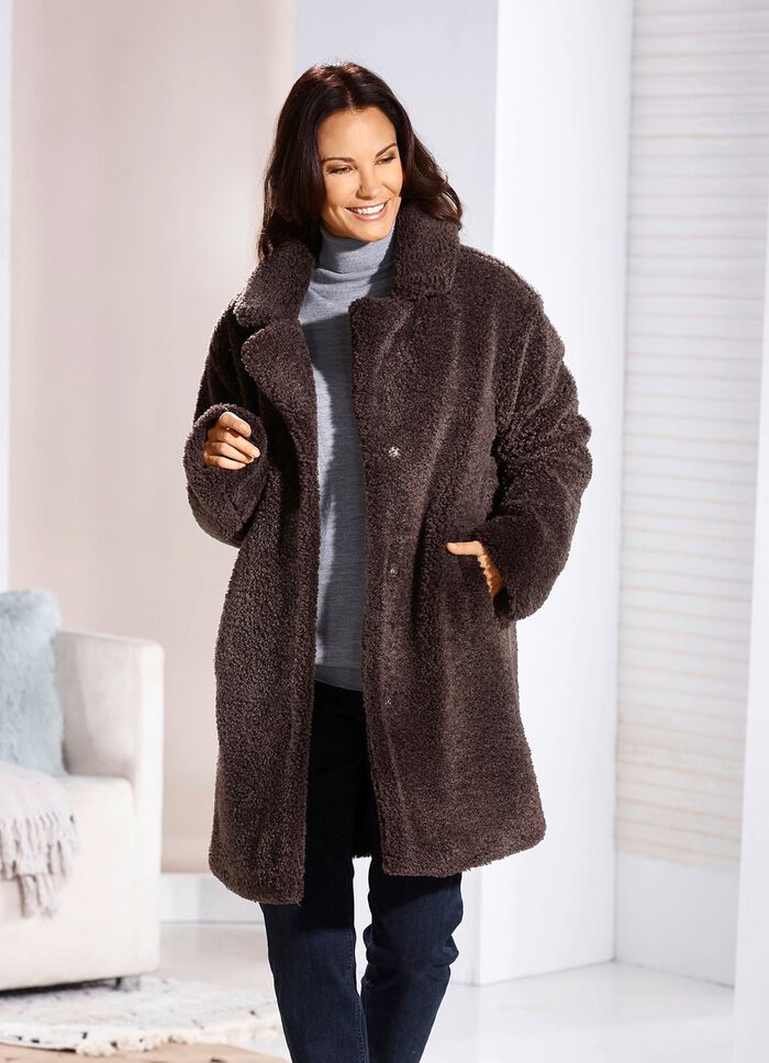 Kort kappa tillverkad av teddy plysch 