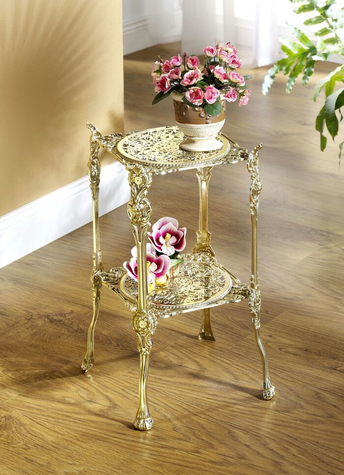 Sidobord av massiv, polerad m&auml;ssing 