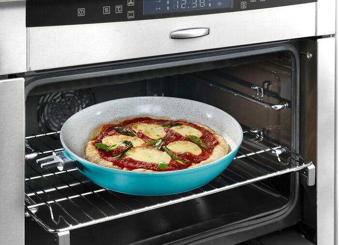 Stekpannset med avtagbara silikonhandtag 