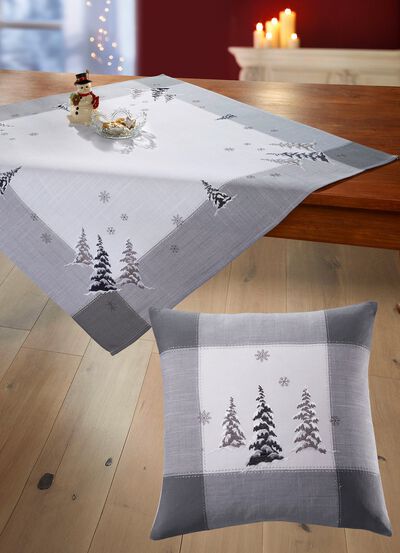 Bord- och rumsdekoration i linne-look 