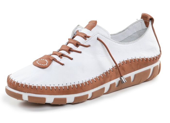 Skor med sn&ouml;rning 